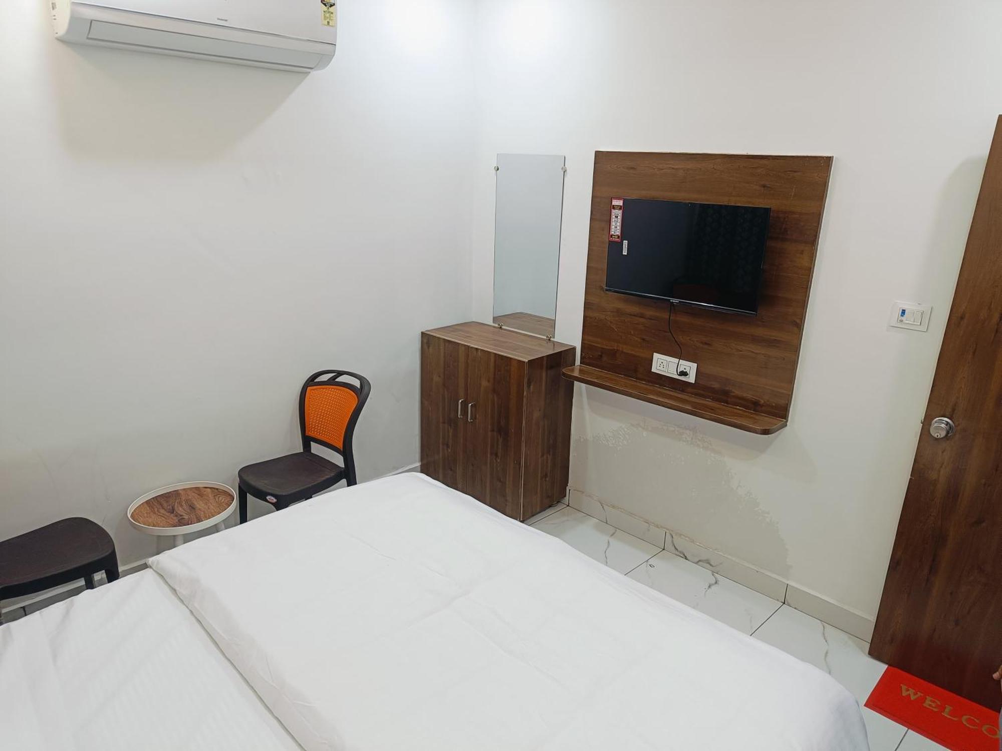 Hotel Shree Kedar Palace 乌贾因 外观 照片