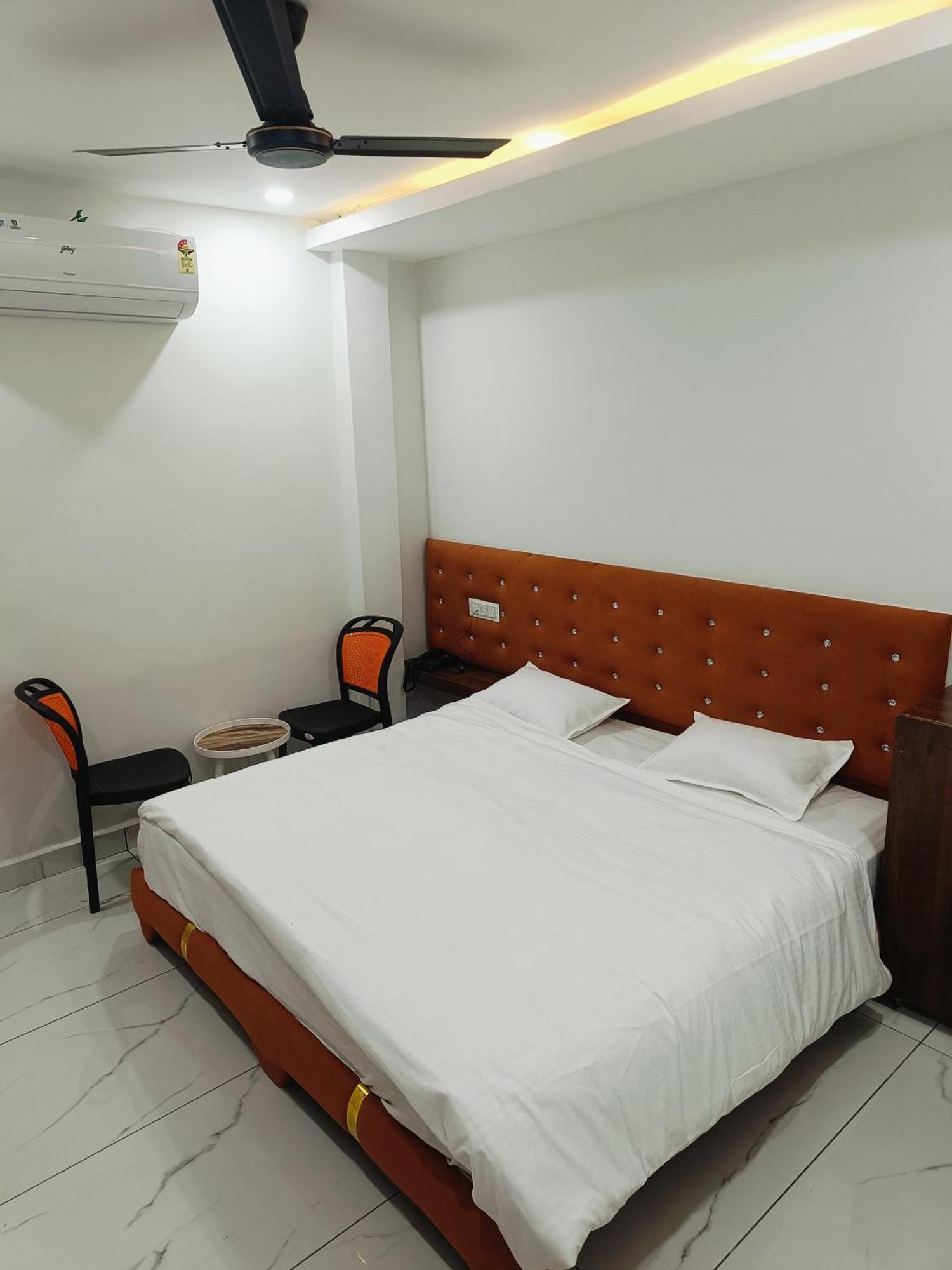 Hotel Shree Kedar Palace 乌贾因 外观 照片